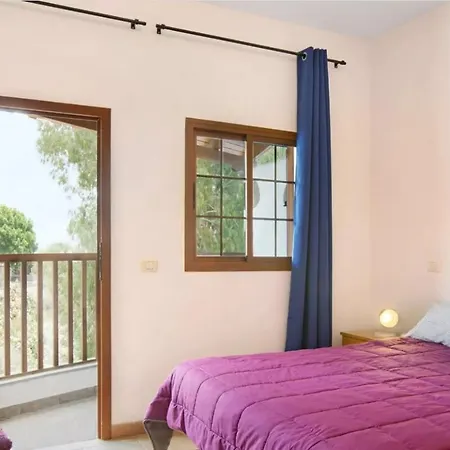 Casa rural Holiday 2 *